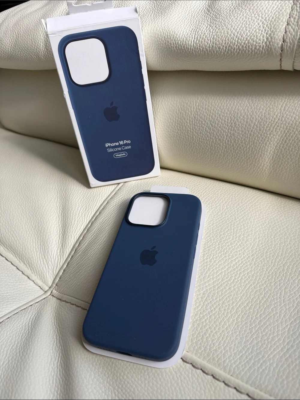Apple iPhone 16 Pro Silicone Case with MagSafe